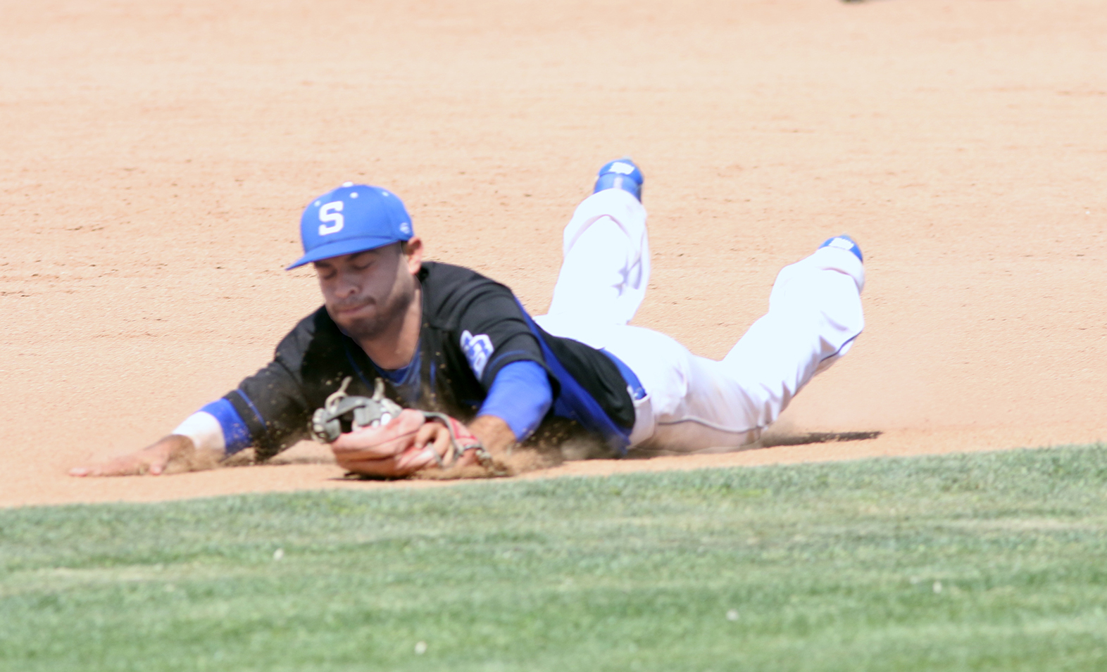 Sophomores Close Out Campaign with Big Win