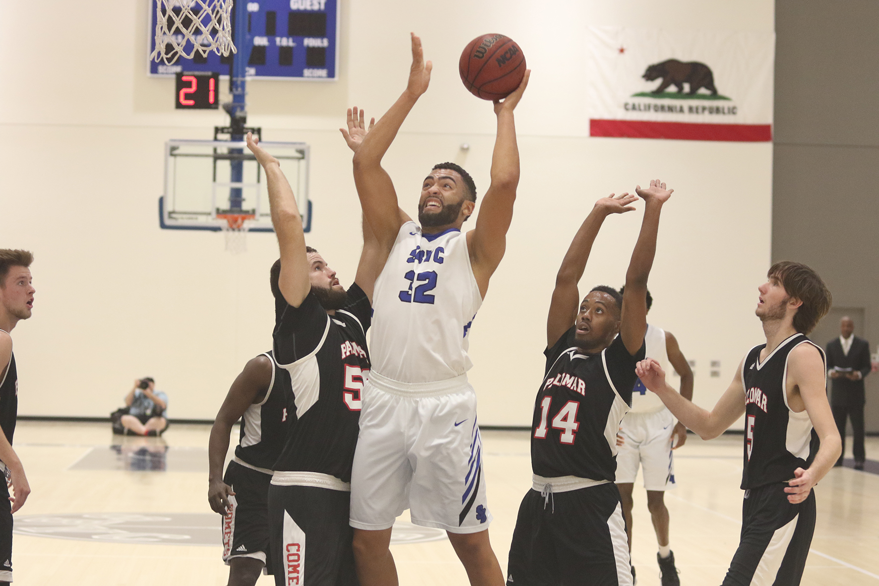 Wolverines Eclipse Comets to Open Conference