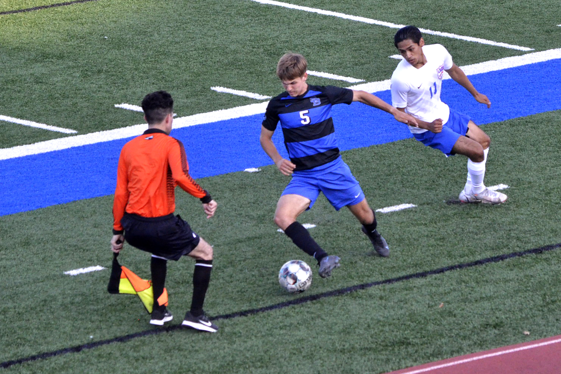 Wolverines Strong in Draw Against LA City